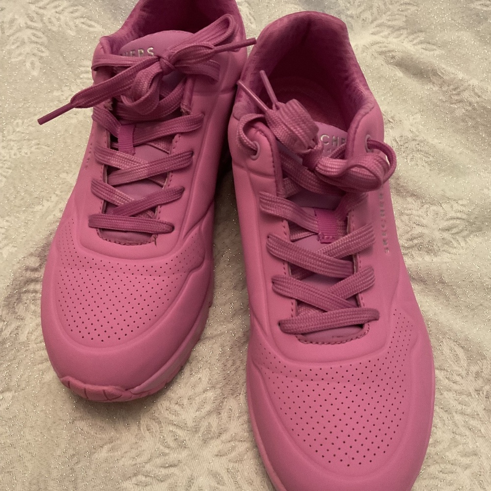 Rose Pink Skechers Uno women’s 9 Cute!
